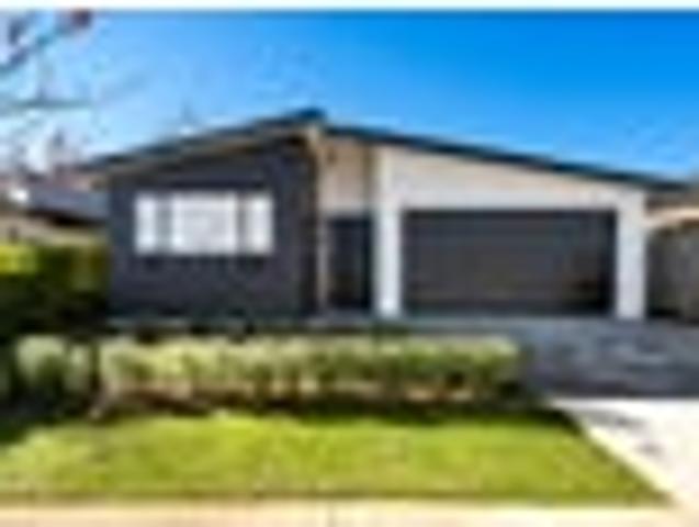 Modern Elegance, Lockerbie Location!