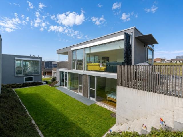 Modern, elegant und frei stehend