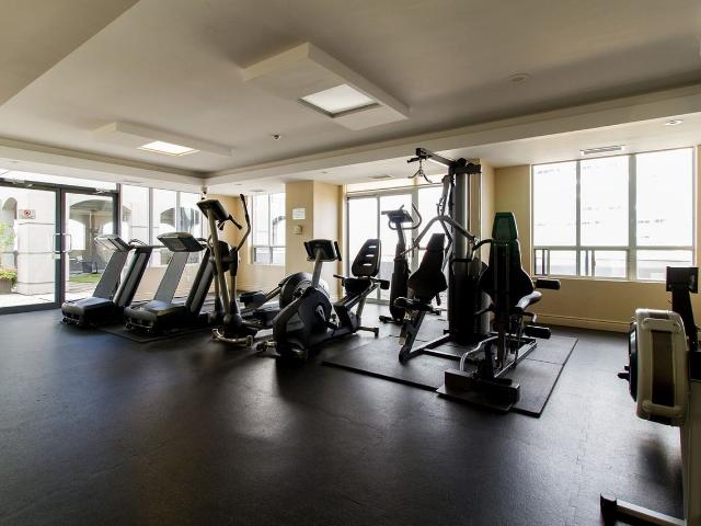 Modern Executive Suite in Toronto | All Inclusive 1 Bedroom Apartment for Rent at 140 Simcoe St, Toronto, ON M5H 4E9 Entertainment District