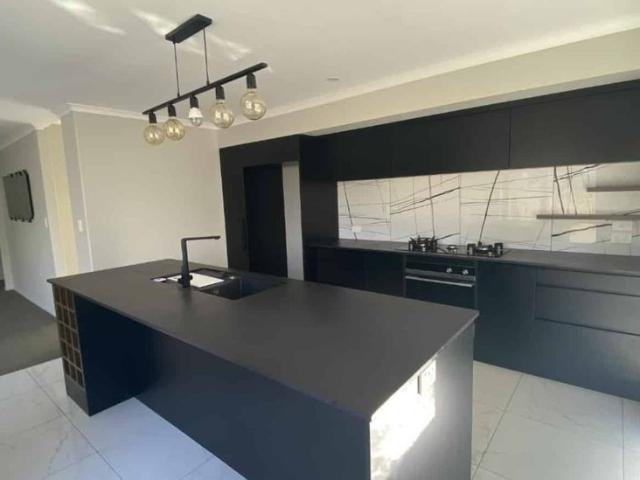 Modern Four Bedroom in Morningside