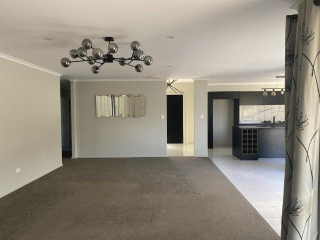 Modern Four Bedroom in Morningside