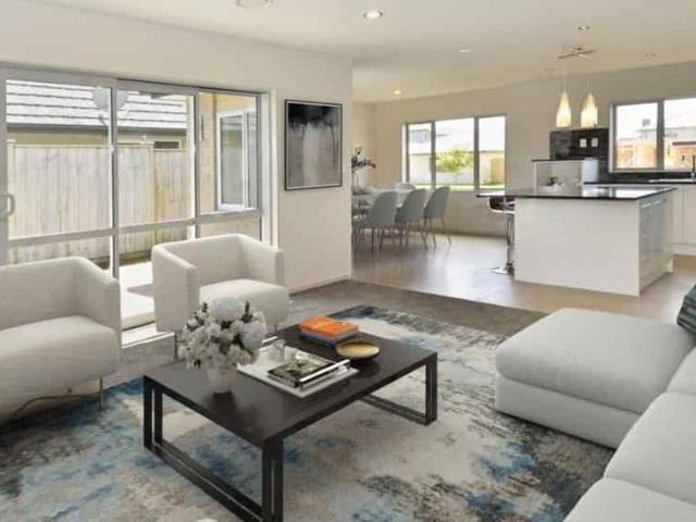 Modern Family Home in Desirable Karaka Harbourside