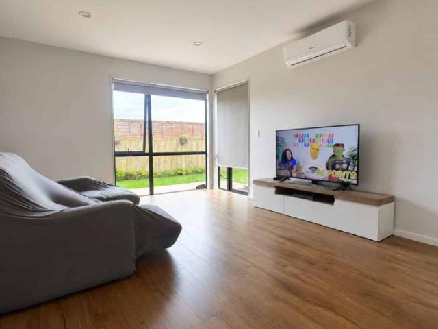 Modern Family Home in McLennan Park