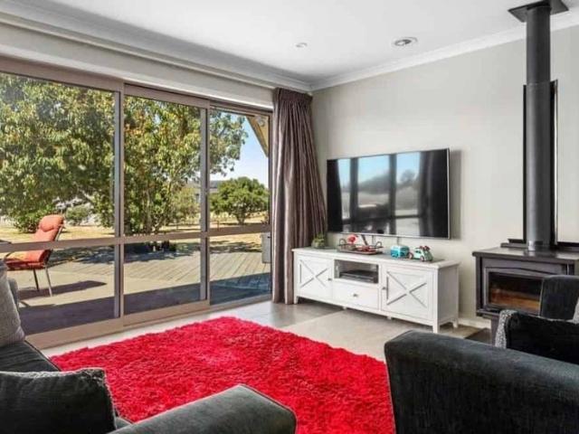 Modern Family Home in Whakatane's Heart
