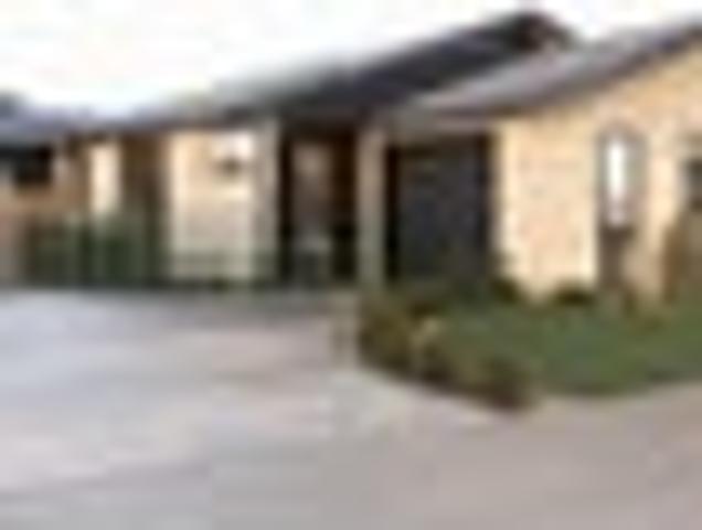 Modern family home with separate studio!
