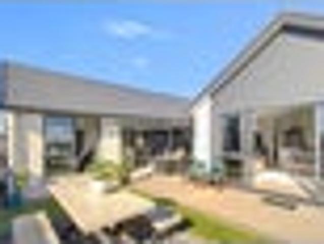 MODERN FAMILY HOME. TOP LOCATION