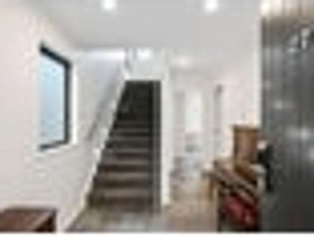 Modern Family Luxury in Triple Grammar Zone