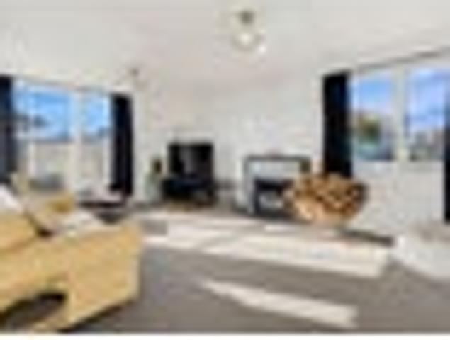 Modern Family Living with Optional business