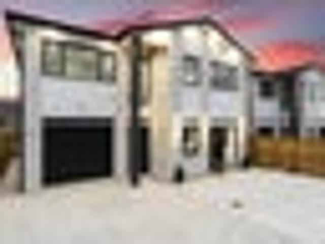 Modern Family Living with Flexible Space