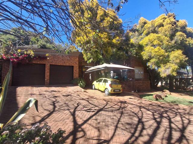MODERN FAMILY LIVING WITH INCOME GENERATING POTENTIAL IN MULBARTON