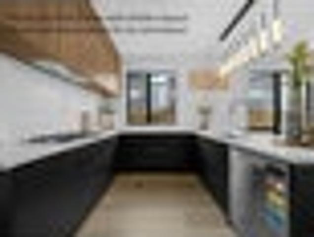 Modern Family Living with Reserve Views