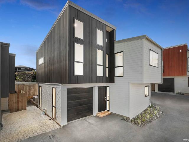 Modern Family Living in Westlake School Zones