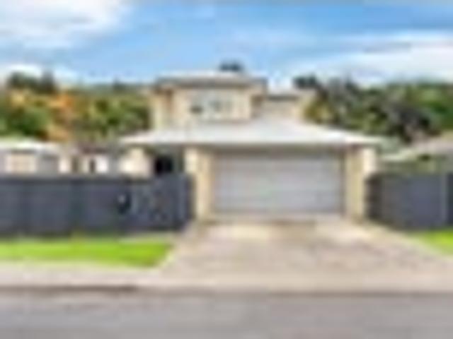 Modern Family Living in a Great Tawa Location