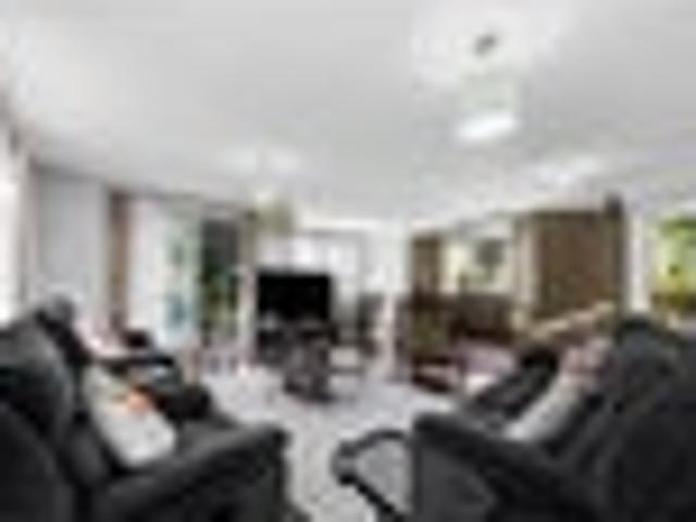 Modern Family Living in a Prime Central Location