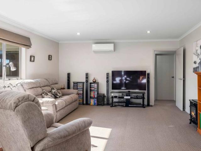 Modern Family Living in a Prime Location