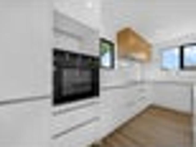 Modern Family Living in a Prime Location