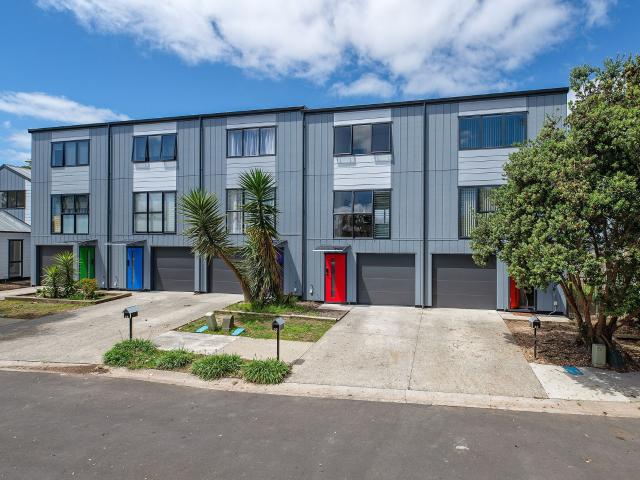 Modern Family Living in a Quiet Cul de Sac Manurewa