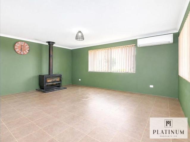 Modern Family Living in a Sought After Dalyellup Location