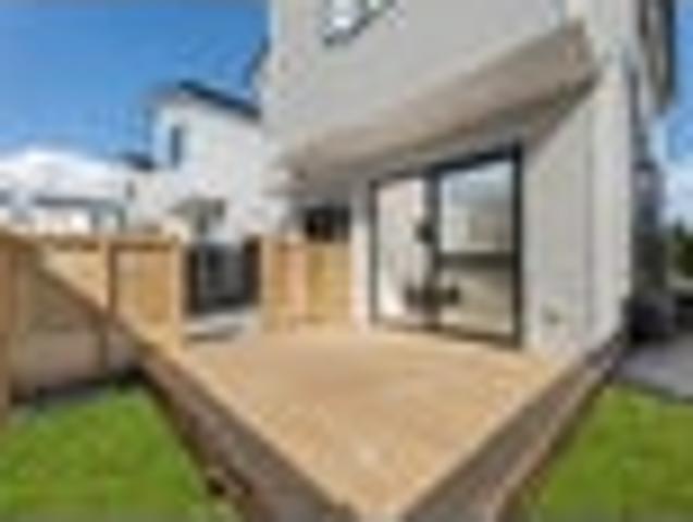 Modern Family Living, Minutes from Costco