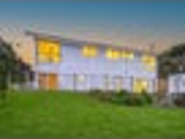 Modern Family Living on Generous Freehold Section