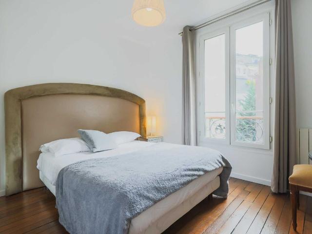 Modern flat 2BR 4P Champs de mars, Paris Amsterdam Apartments for Rent