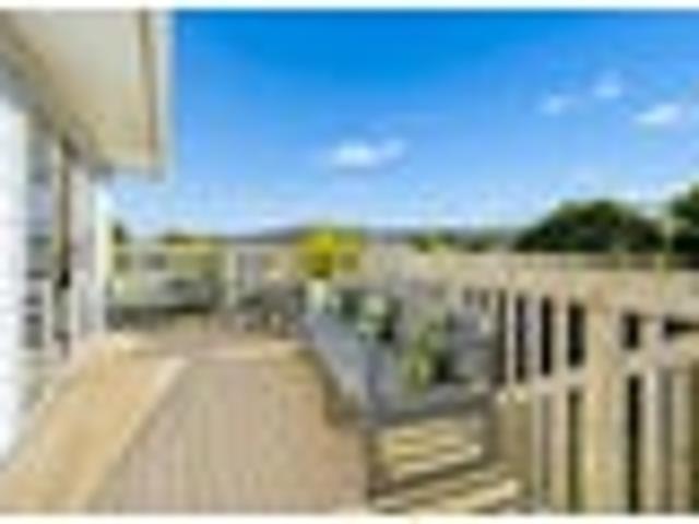 Modern freehold family living