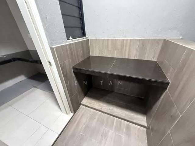 Modern freehold home in Bukit Jalil. Near Pavilion Bukit Jalil, IMU & APU. Easy access via mex & kesas. Premium facilities, 24 hour security