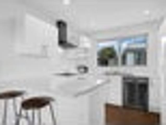 Modern Freehold Investment $800pw + Healthy.
