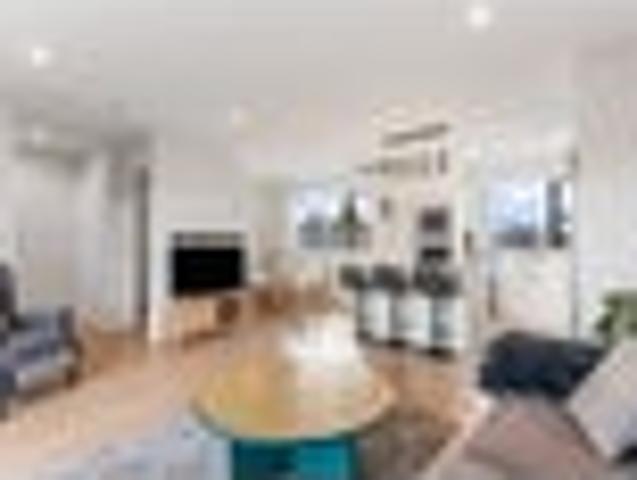 MODERN FREEHOLD LIVING!
