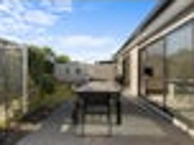 Modern, Freehold & Made for Easy Living!