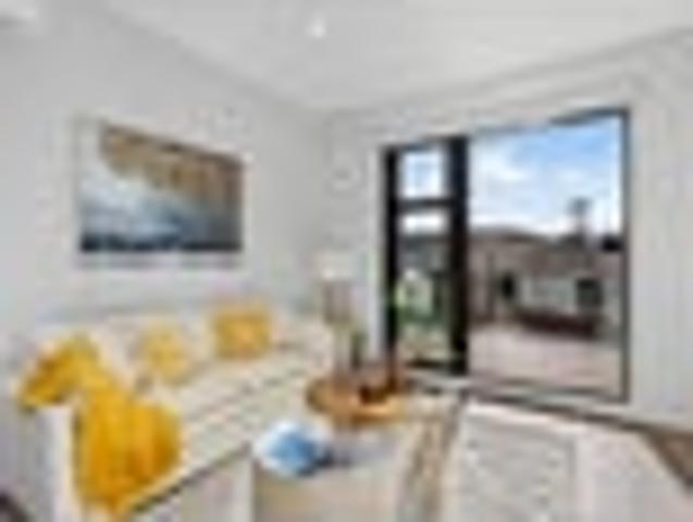 Modern Freehold T/H in Prime Belmont Location