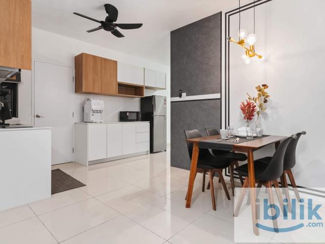 Modern fully furnished middle room for male near lrt ara damansara