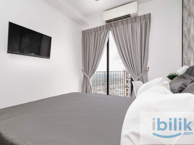 Modern fully furnished middle room with balcony for male near mrt kota damansara