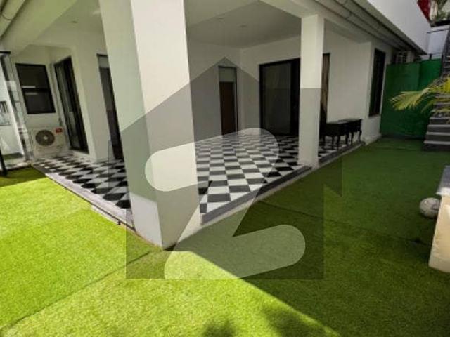 Modern Fully Furnished 1 Bed Lower Ground Portion Ideal for Expats