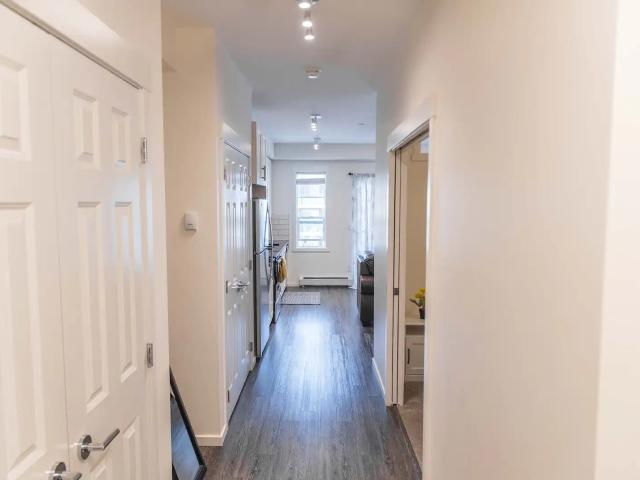 Modern Fully Furnished 1 Bedroom Condo in Legacy Park