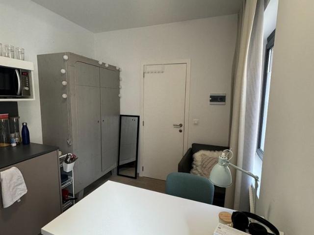 Modern, furnished studio!
