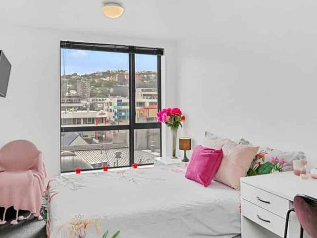 MODERN, FURNISHED STUDIO APT