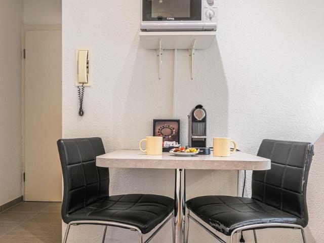 Modern Furnished Studio Near Lausanne Train Station – Rue du Simplon 10!