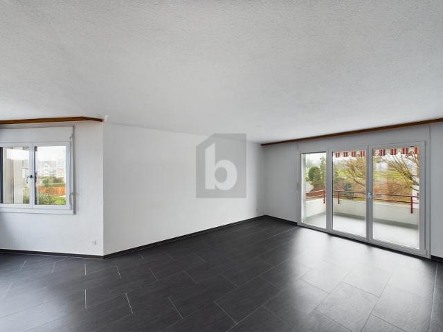 MODERN, KOMFORTABEL UND MIT GEMÜTLICHEM BALKON