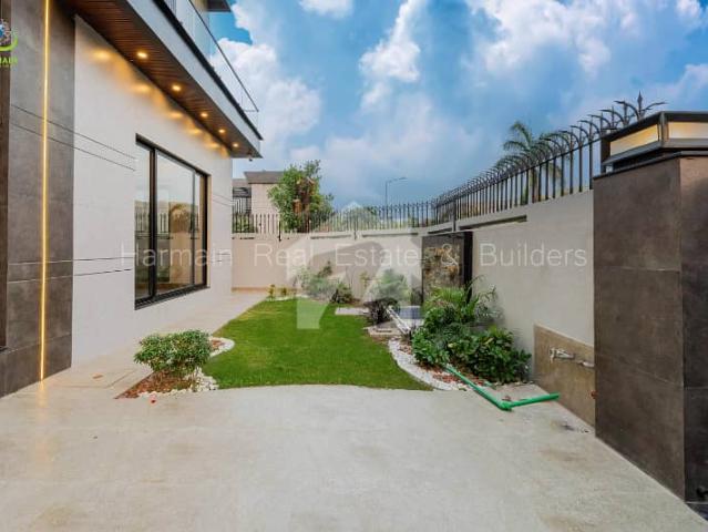 Modern House For Sale At Prime Location Gold Crest Mall Park