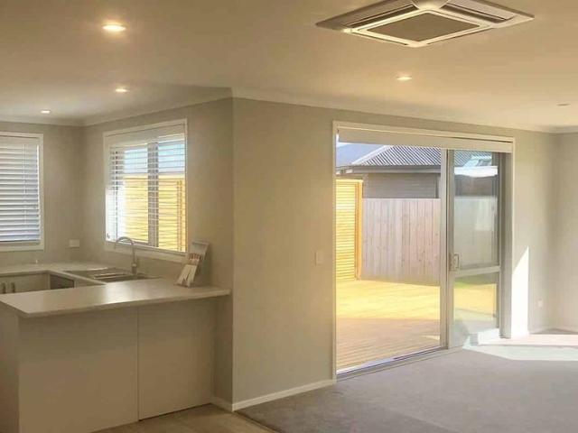 Modern Home Walk to Waipu