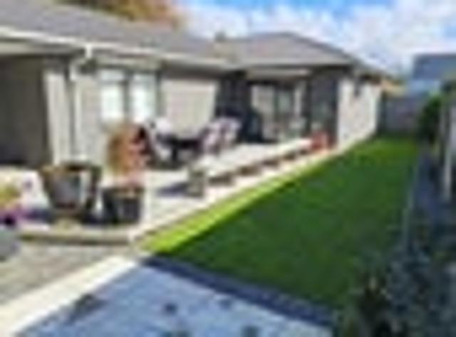 Modern Home Fantastic Location!