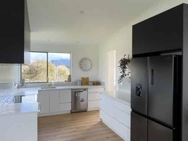 Modern Home for Rent Athenree