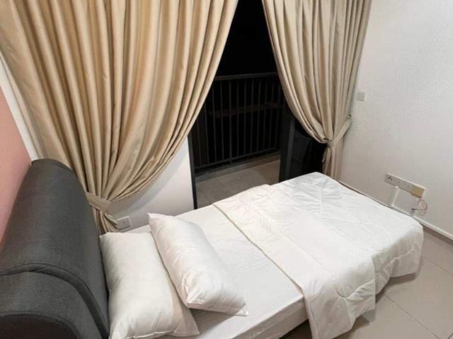 Modern international living @ one equine single room