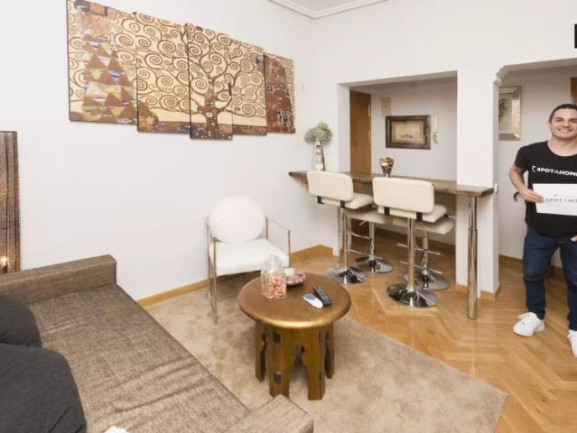 Modern one bedroom apartment minutes from Sol, perfect for couples