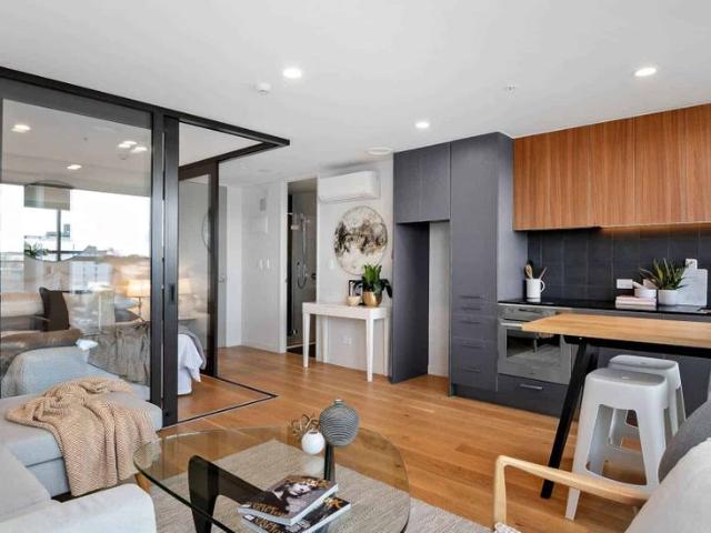 Modern One Bedroom Apartment in Lighthouse Apa.
