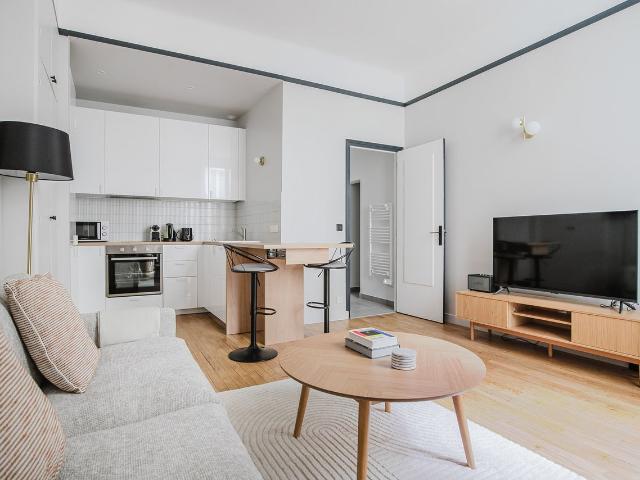 Modern One Bedroom Gem in Central Paris, Paris Amsterdam Apartments for Rent