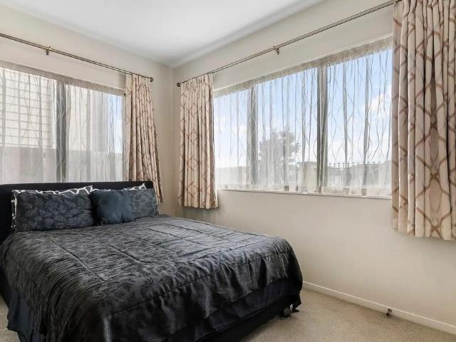 Modern One Bedroom Granny Flat – Water & Electricity Included!