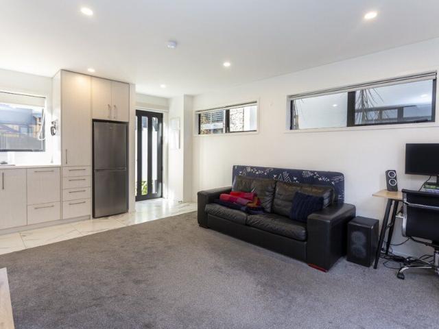 Modern one bedroom home in the CBD