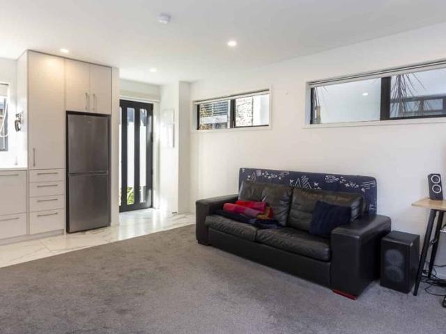 Modern one bedroom home in the CBD